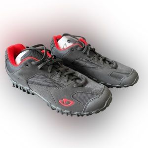 😎 NWT Men’s GIRO athletic sneakers